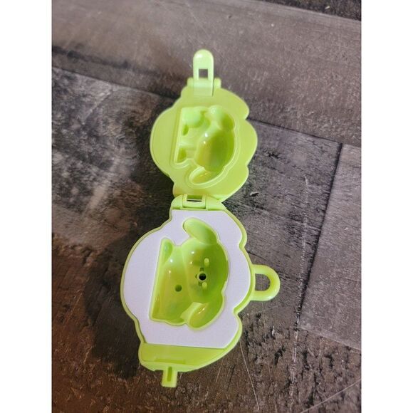 SML green dog container keychain - Picture 4 of 4